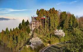 Summit Sherpa Mountain Hotel & Spa
